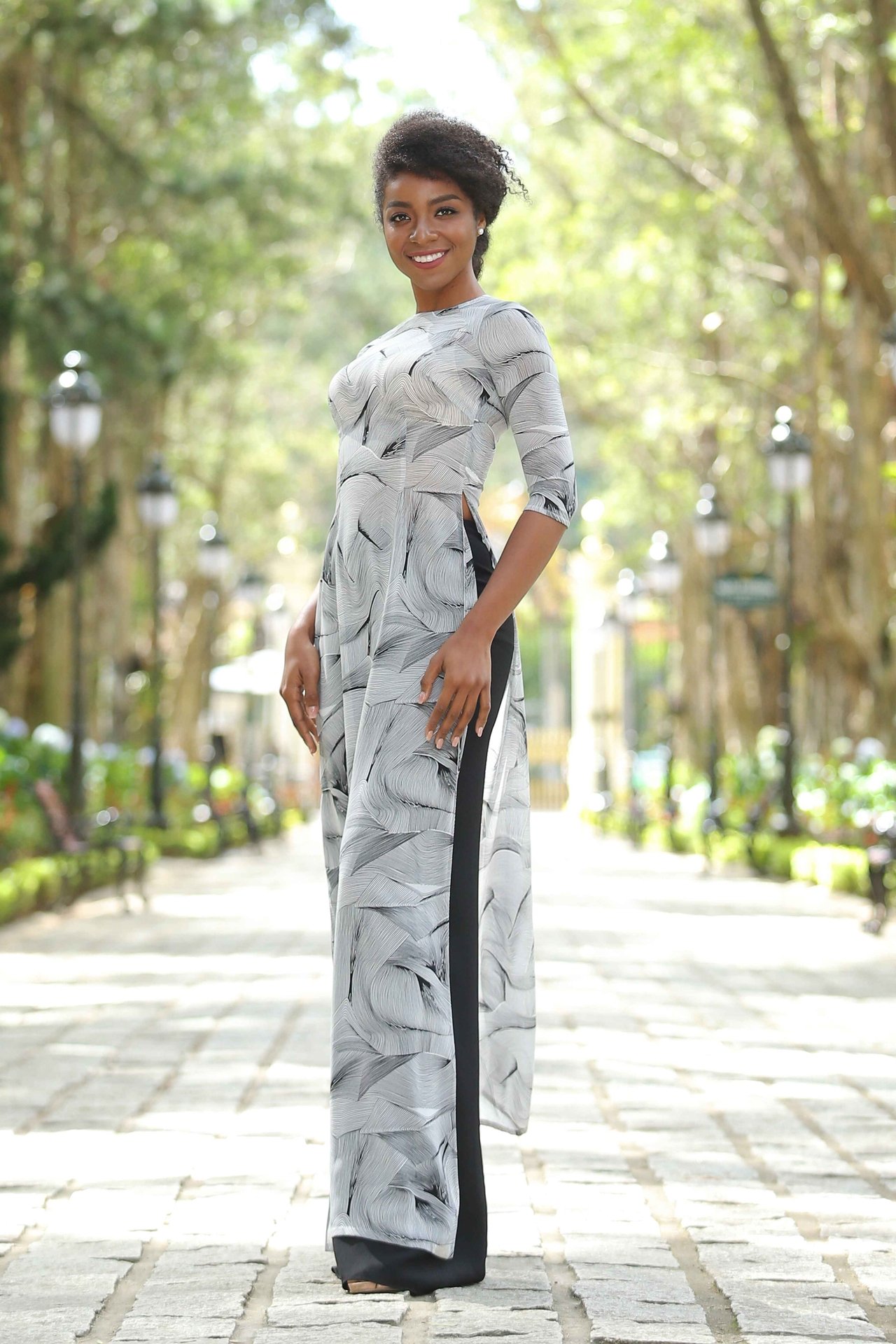 thi-sinh-hoa-hau-hoan-vu-viet-nam-do-dang-khoe-sac-trong-ta-ao-dai
