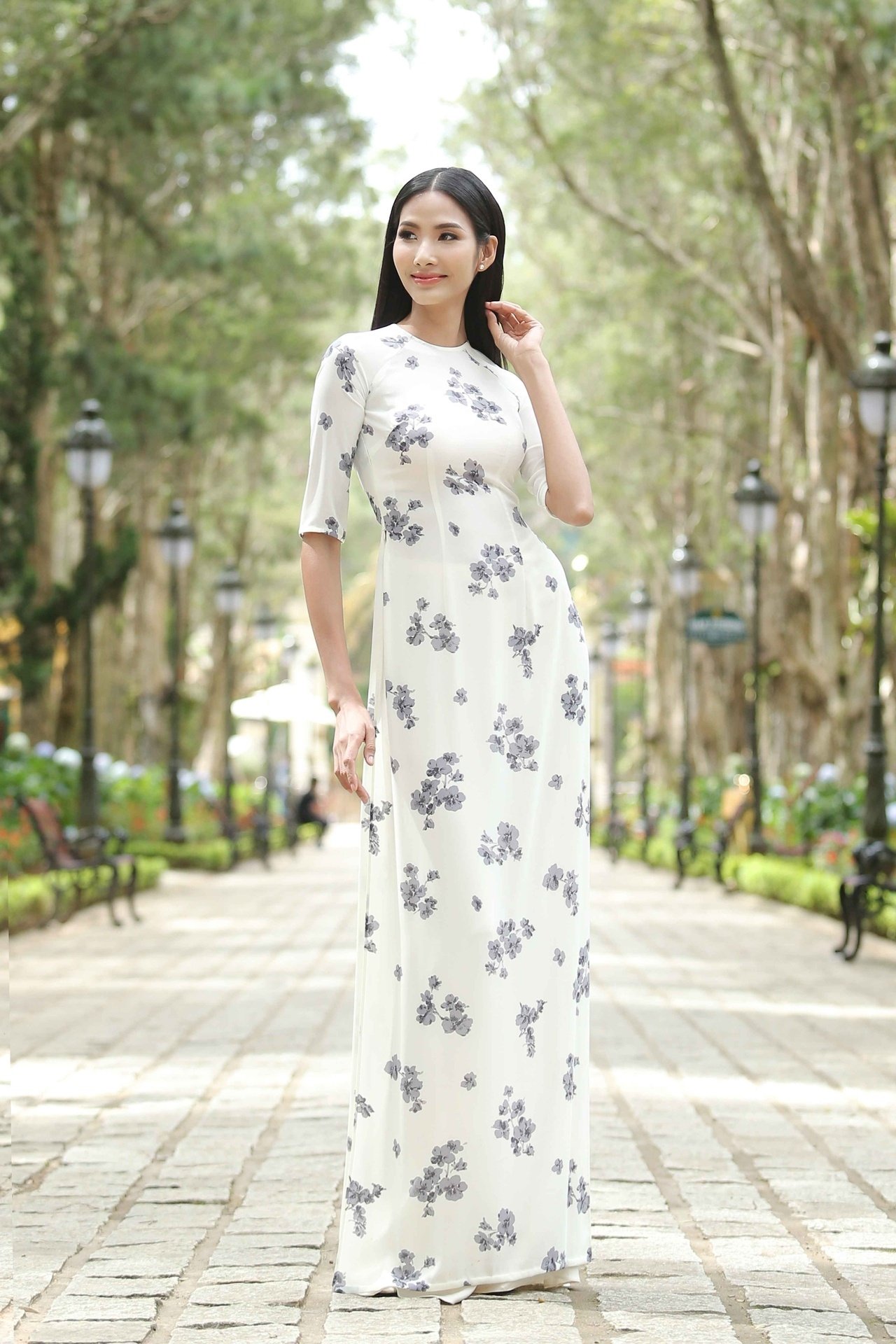 thi-sinh-hoa-hau-hoan-vu-viet-nam-do-dang-khoe-sac-trong-ta-ao-dai