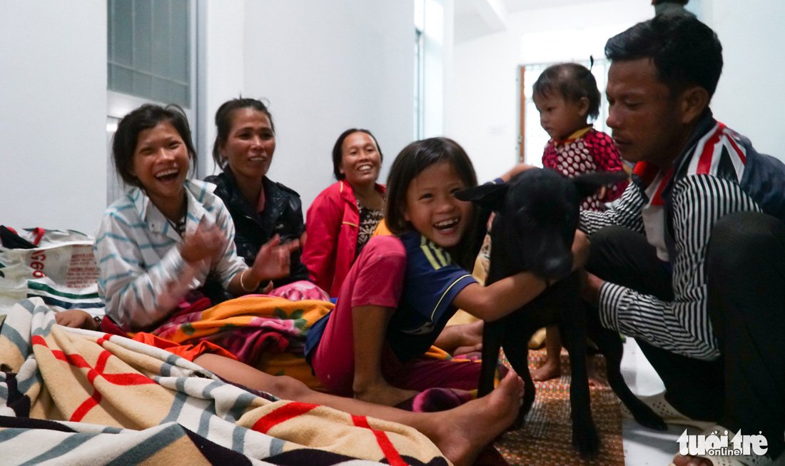 2.000 trẻ đất mũi Cà Mau trú bão trong đêm lạnh