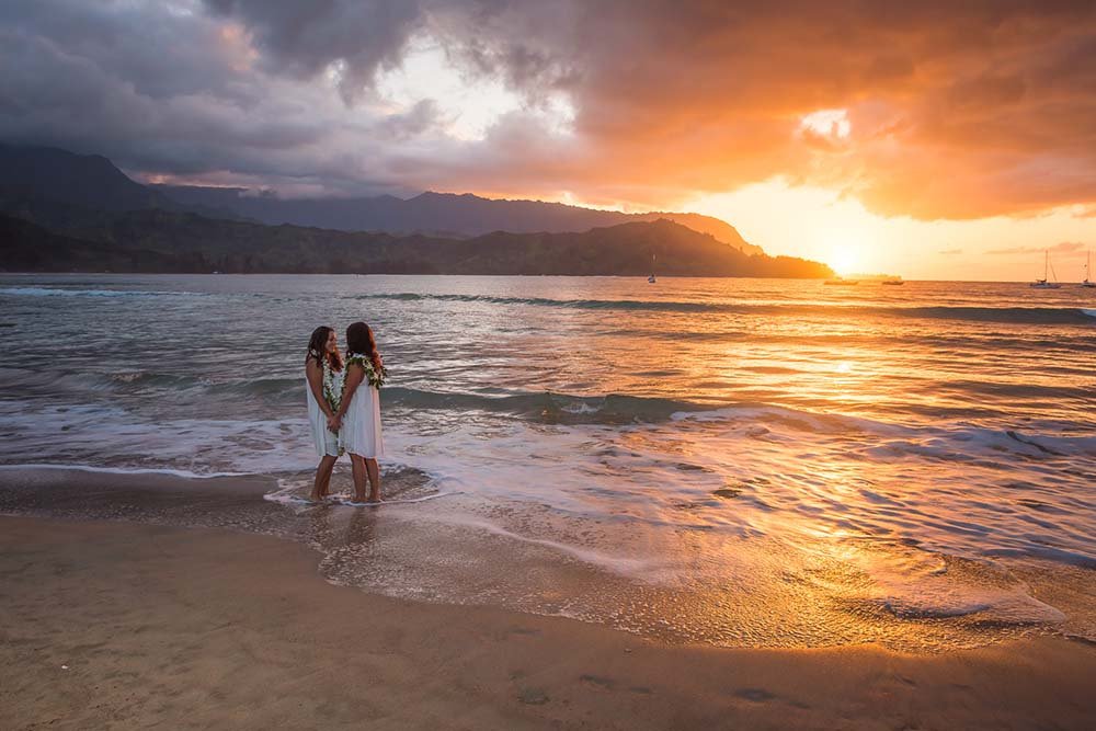 bo-anh-cuoi-dong-tinh-dep-lung-linh-cua-cap-dong-tinh-nu-tai-hawaii