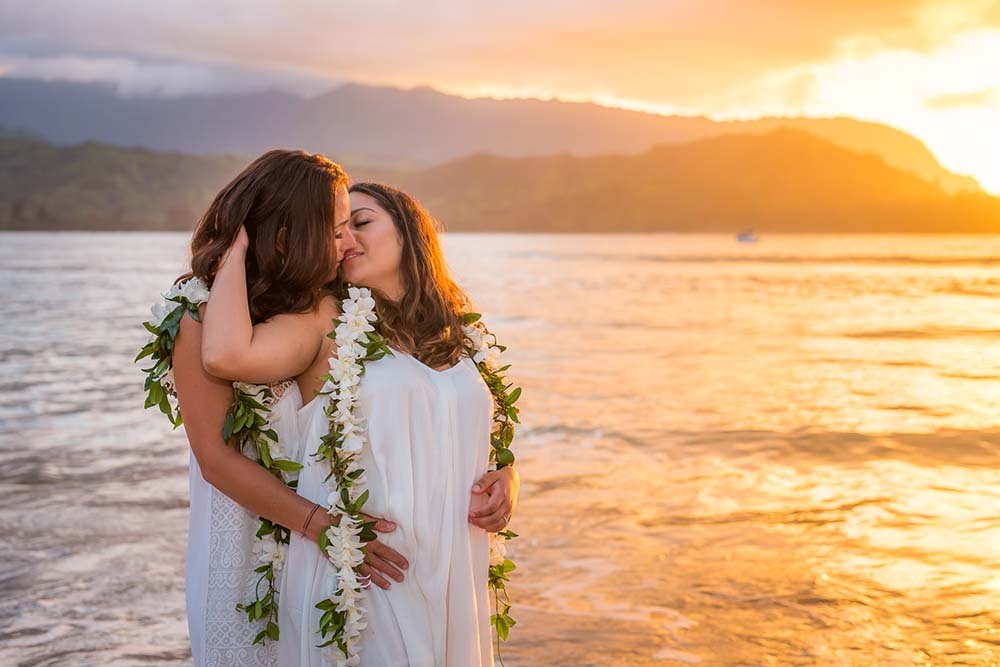bo-anh-cuoi-dong-tinh-dep-lung-linh-cua-cap-dong-tinh-nu-tai-hawaii