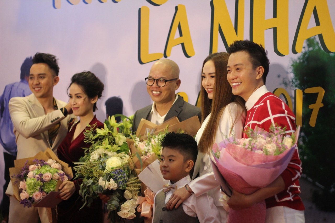 khi-con-la-nha-tu-vi-om-bung-bau-cung-van-anh-rang-ro-xuat-hien-tai-cong-chieu-phim