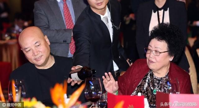 Đường Tăng và vợ tỷ phú già hơn 11 tuổi hạnh phúc suốt 27 năm: Chuyện tình đẹp đến rơi lệ