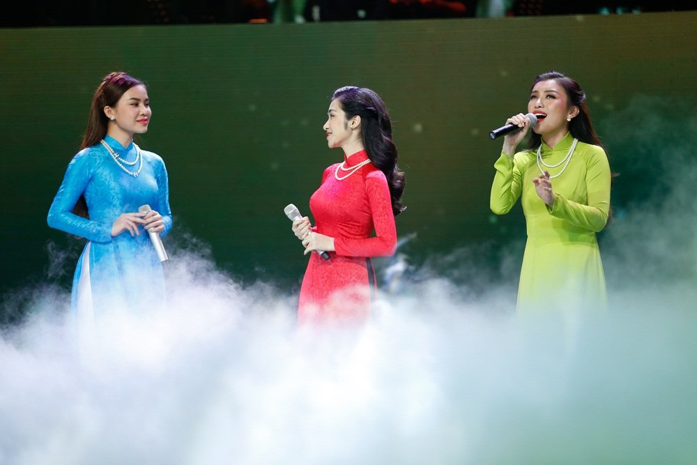 giang-hong-ngoc-dao-ba-loc-quay-het-minh-trong-ngay-dam-cuoi-dau-xuan