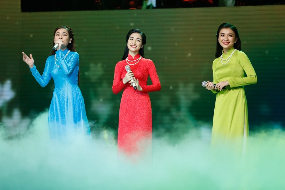giang-hong-ngoc-dao-ba-loc-quay-het-minh-trong-ngay-dam-cuoi-dau-xuan
