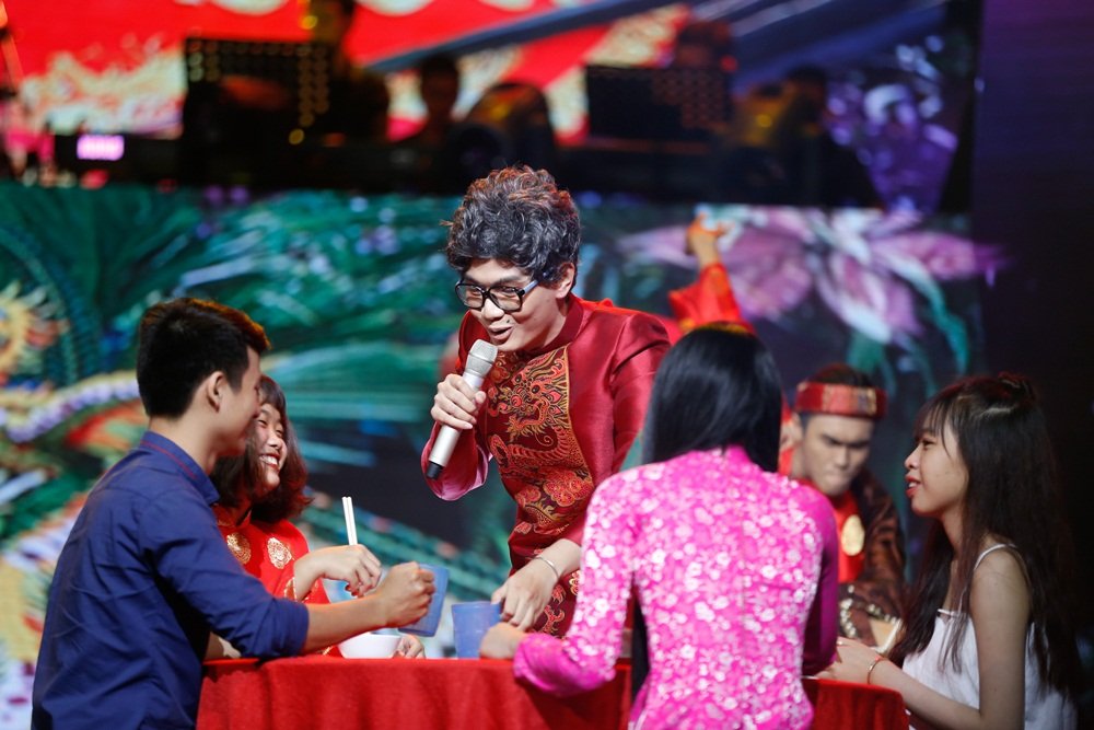 giang-hong-ngoc-dao-ba-loc-quay-het-minh-trong-ngay-dam-cuoi-dau-xuan