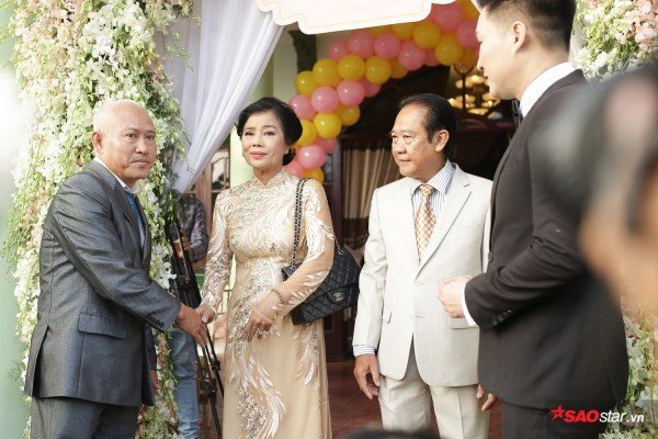 lam-khanh-chi-va-cai-ket-vien-man-voi-chong-dien-trai-kem-8-tuoi