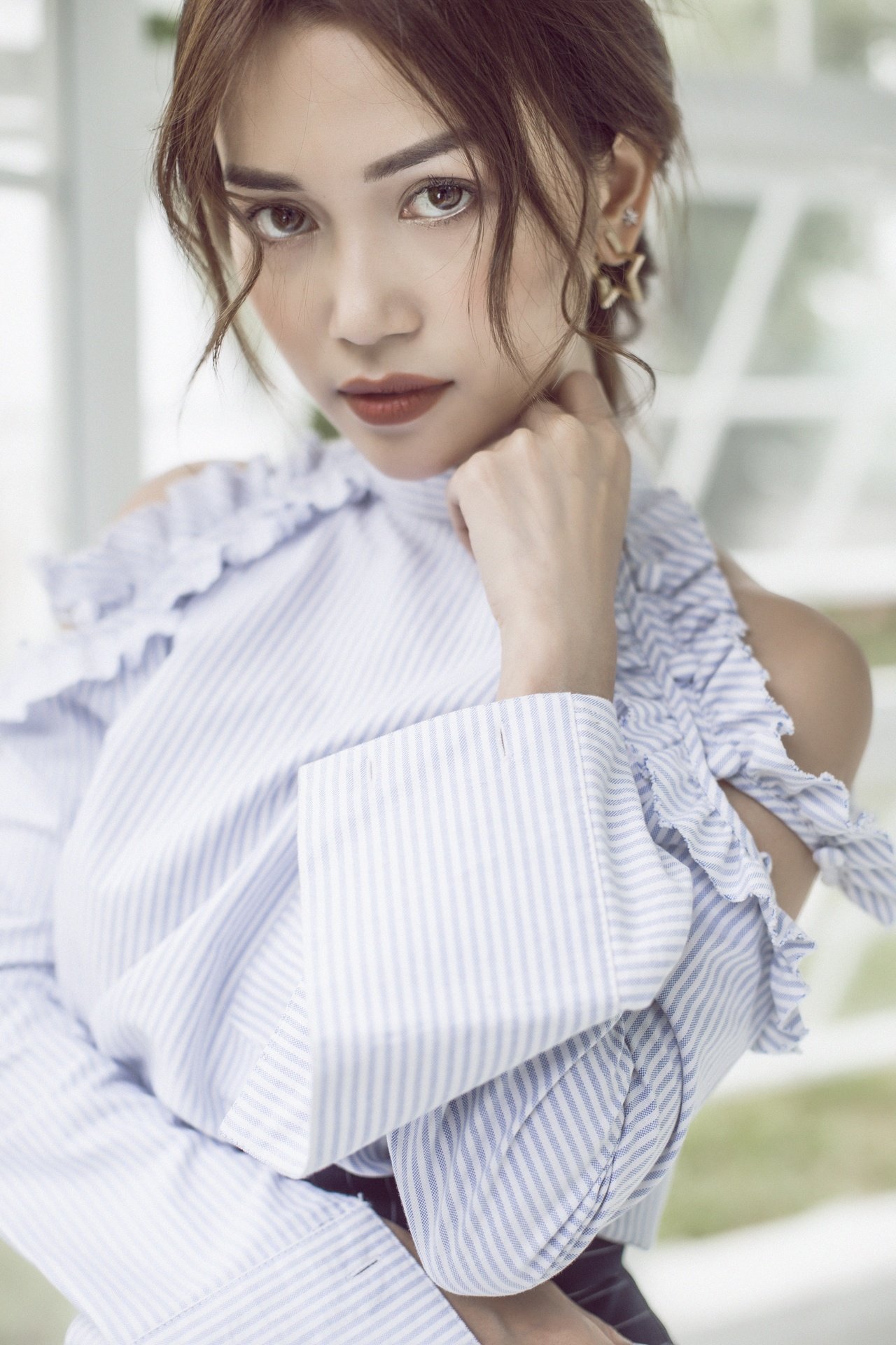 si-thanh-thich-chia-se-bi-quyet-lam-dep-cho-khan-gia-nhung-luoi-makeup