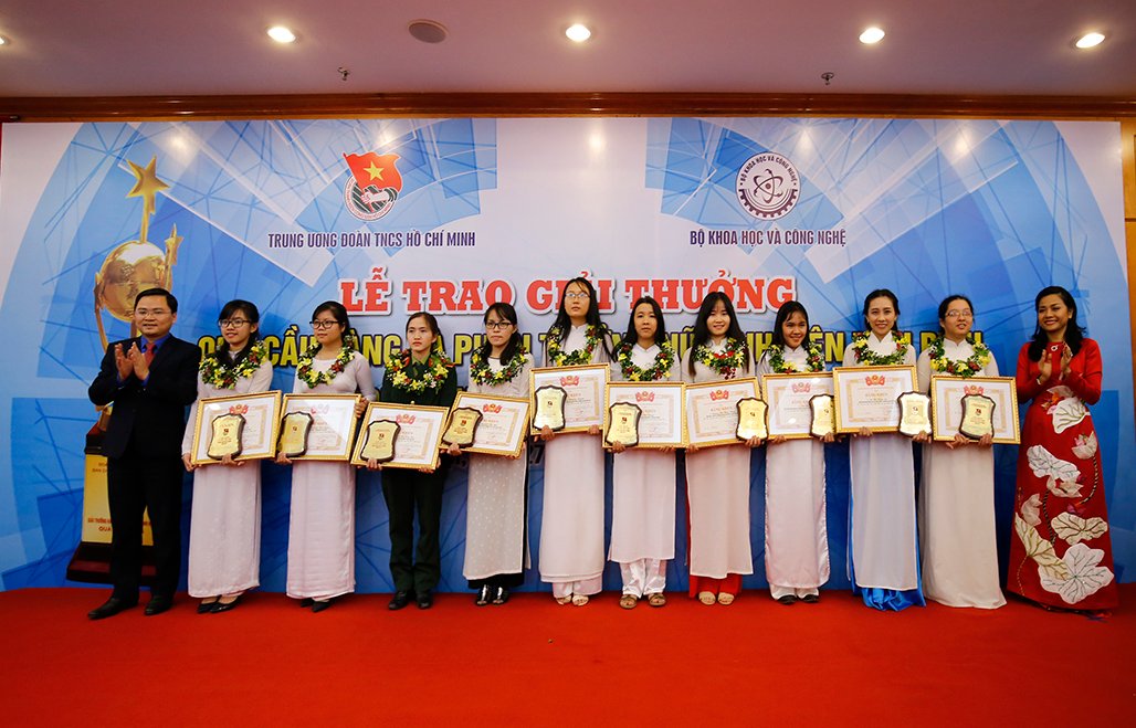 tap-doan-tan-hiep-phat-phat-dong-hanh-cung-giai-thuong-khcn-thanh-nien-qua-cau-vang-nam-2017