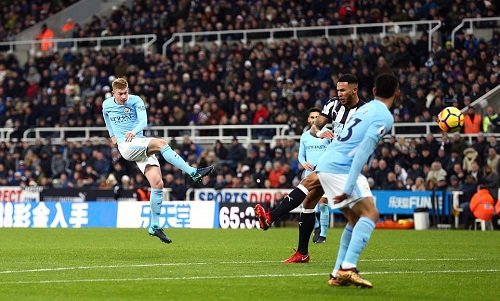 Man City thắng trận thứ 18 liên tiếp, dẫn Man Utd 15 điểm