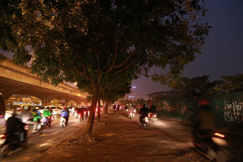 dong-nguoi-hoi-ha-roi-ha-noi-ngay-cuoi-nam
