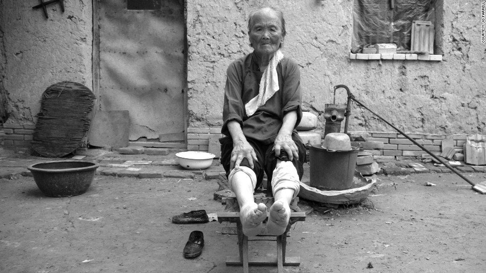 lam-viec-va-khong-tinh-duc-nguon-goc-hu-tuc-bo-chan-cua-phu-nu-trung-quoc
