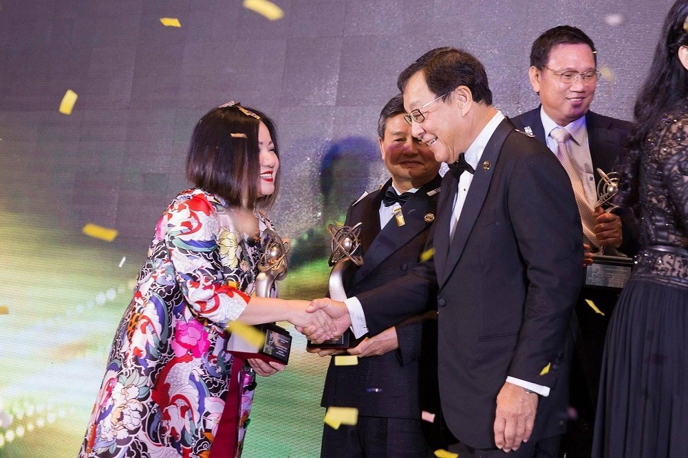 ba-trang-le-nhan-vat-anh-huong-nhat-lang-thoi-trang-viet-nam-2017