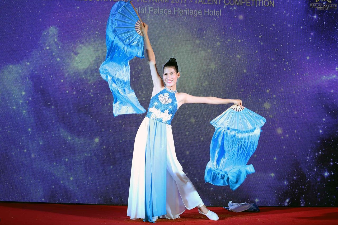 hoa-hau-hoan-vu-viet-nam-xuc-dong-voi-hoat-canh-phong-chay-chua-chay-cua-hoang-hai-thu