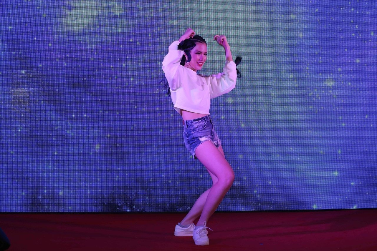 hoa-hau-hoan-vu-viet-nam-xuc-dong-voi-hoat-canh-phong-chay-chua-chay-cua-hoang-hai-thu