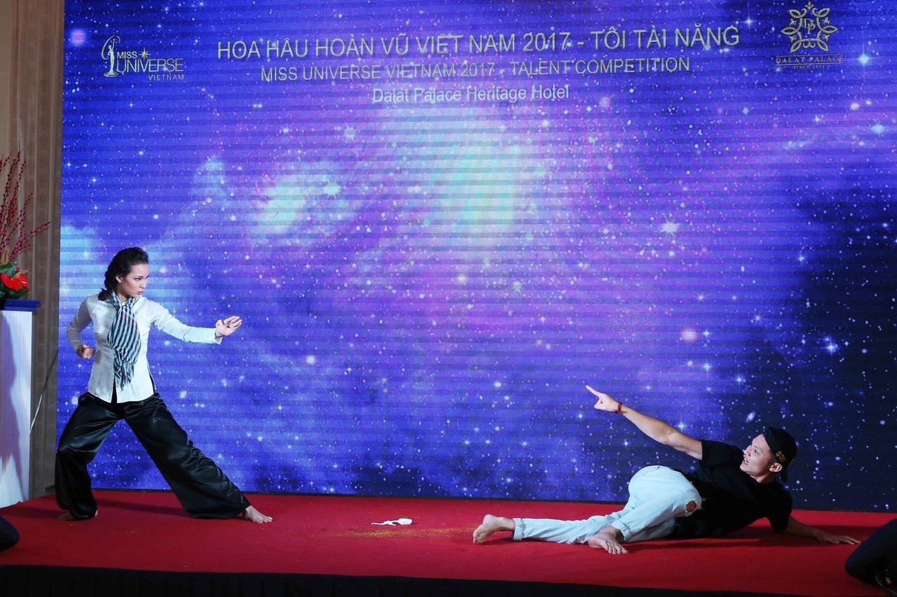 hoa-hau-hoan-vu-viet-nam-xuc-dong-voi-hoat-canh-phong-chay-chua-chay-cua-hoang-hai-thu
