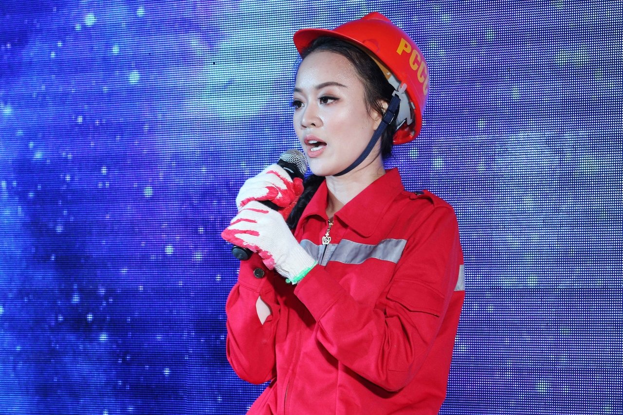 hoa-hau-hoan-vu-viet-nam-xuc-dong-voi-hoat-canh-phong-chay-chua-chay-cua-hoang-hai-thu