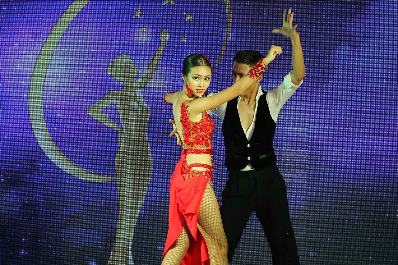 hoa-hau-hoan-vu-viet-nam-xuc-dong-voi-hoat-canh-phong-chay-chua-chay-cua-hoang-hai-thu