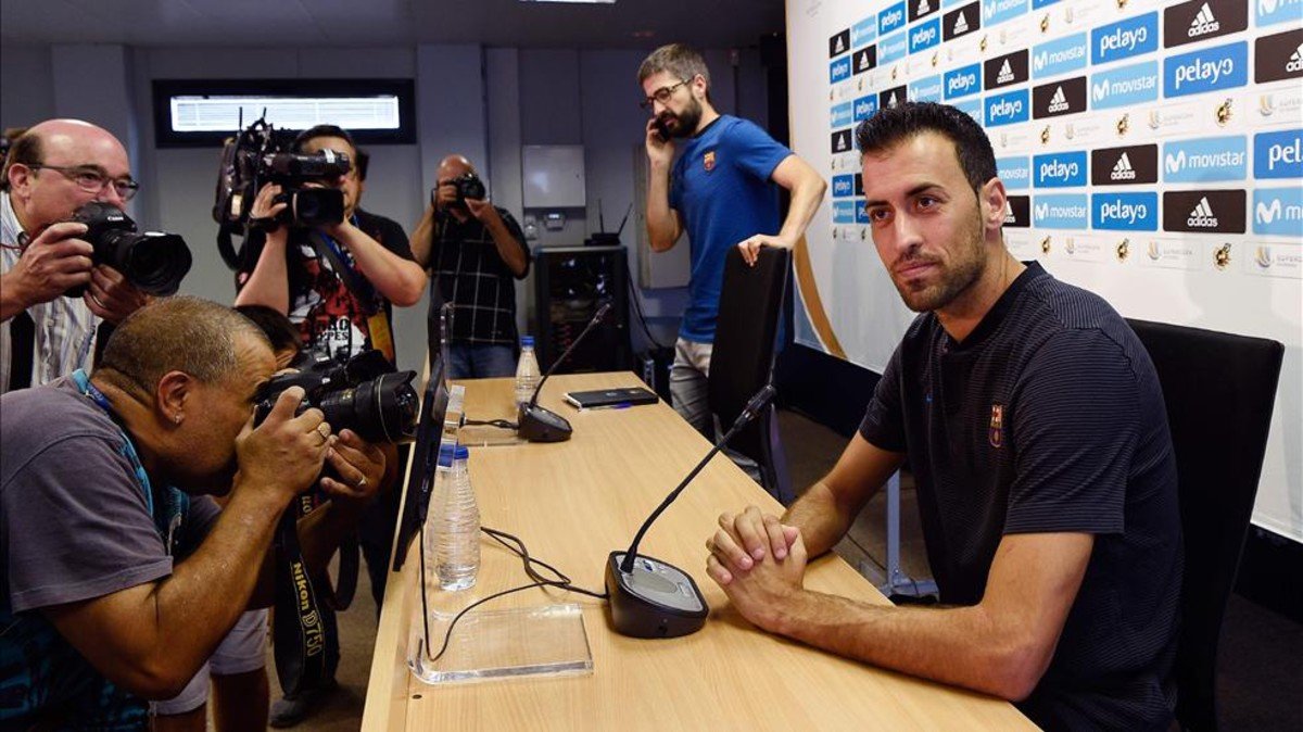 sergio-busquets-sieu-sao-bong-da-duy-nhat-noi-khong-voi-song-ao