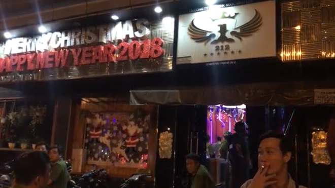 Quán bar lại hoạt động quá giờ, 