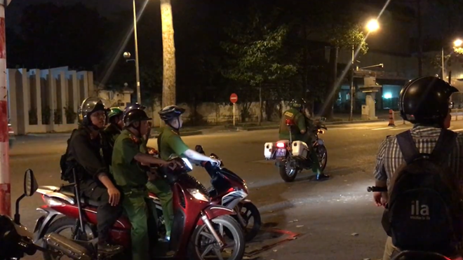 Quán bar lại hoạt động quá giờ, 
