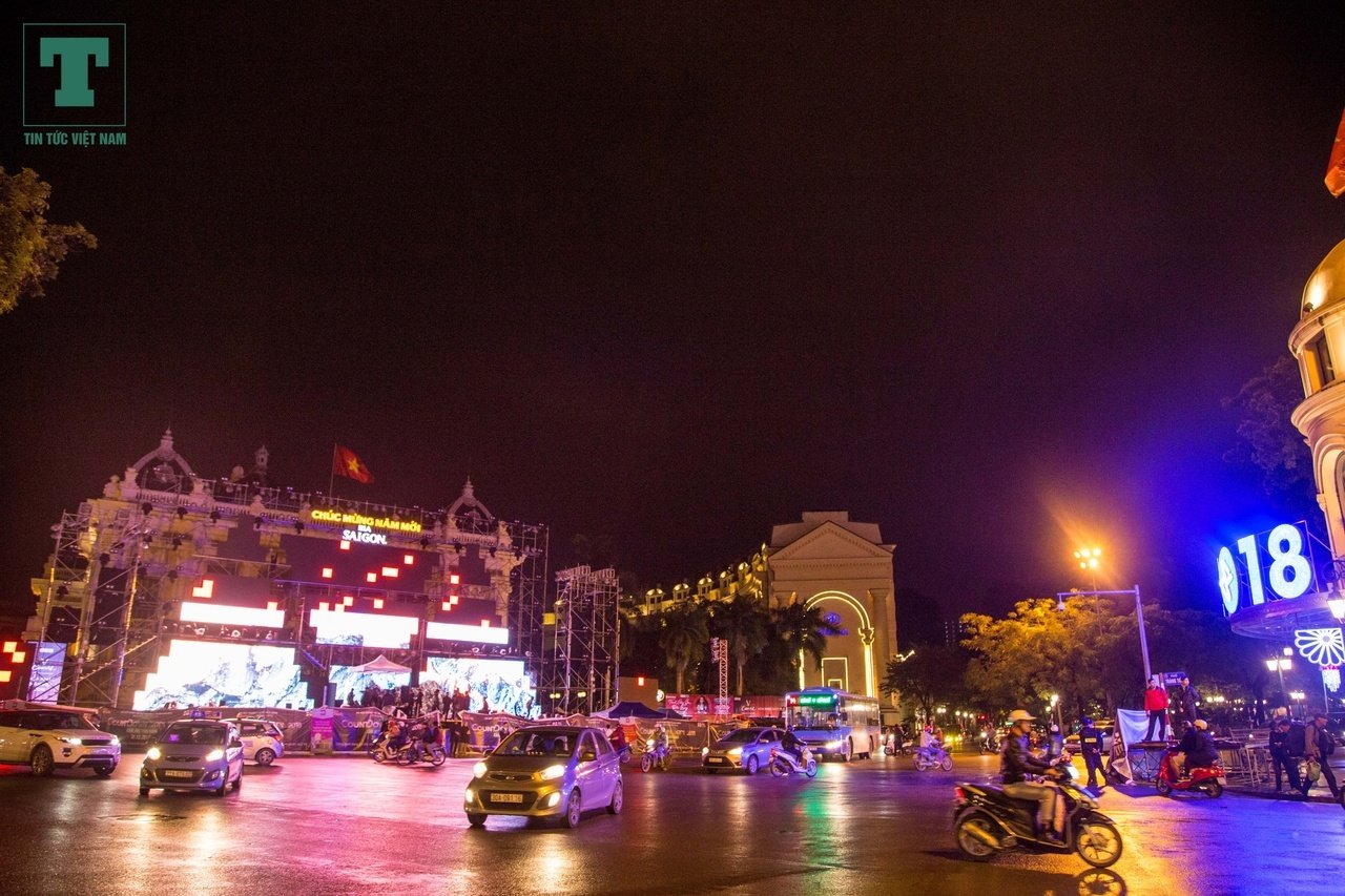 trang-tri-don-2018