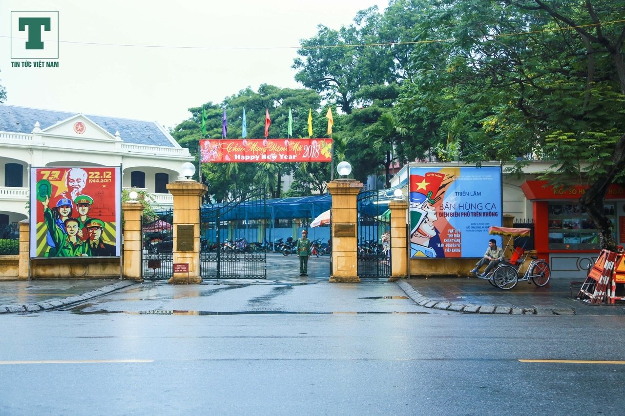 trang-tri-don-2018