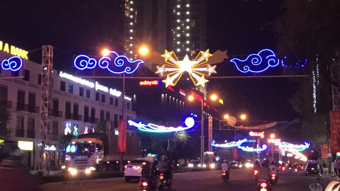Đường đèn nghệ thuật Cần Thơ lung linh trong đêm