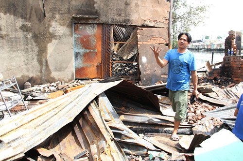 Cháy 6 căn nhà ngày cuối năm 2017: Nhiều người khóc trong cảnh màn trời chiếu đất