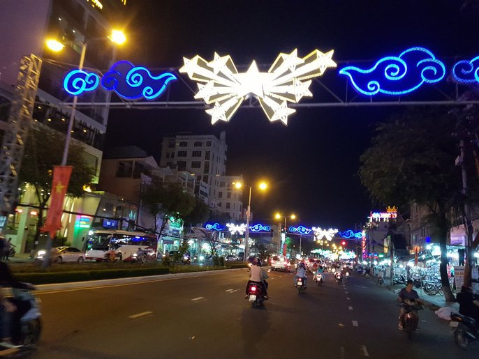 Đường đèn nghệ thuật Cần Thơ lung linh trong đêm