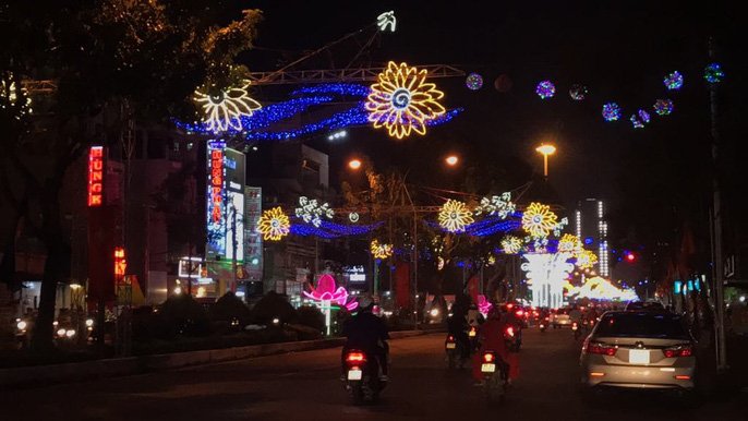Đường đèn nghệ thuật Cần Thơ lung linh trong đêm
