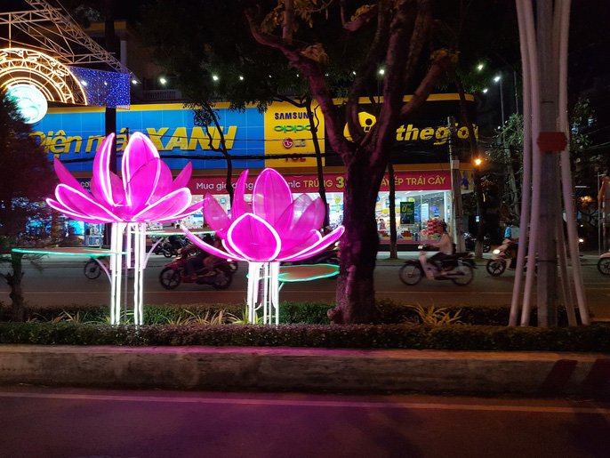 Đường đèn nghệ thuật Cần Thơ lung linh trong đêm