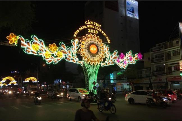 Chào các… cổng chào bạc tỉ!