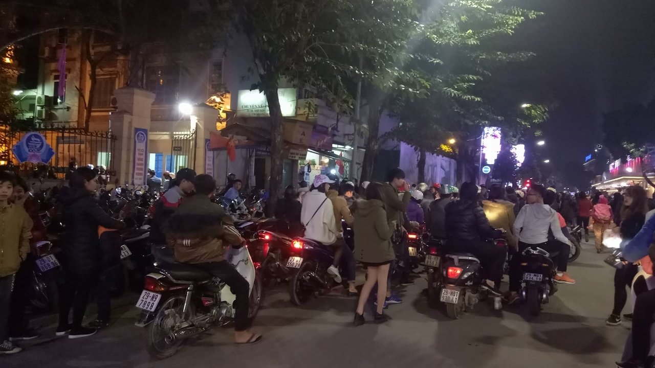 den-hen-lai-len-ve-gui-xe-dem-giao-thua-tet-duong-lich-lai-bi-chem-dep