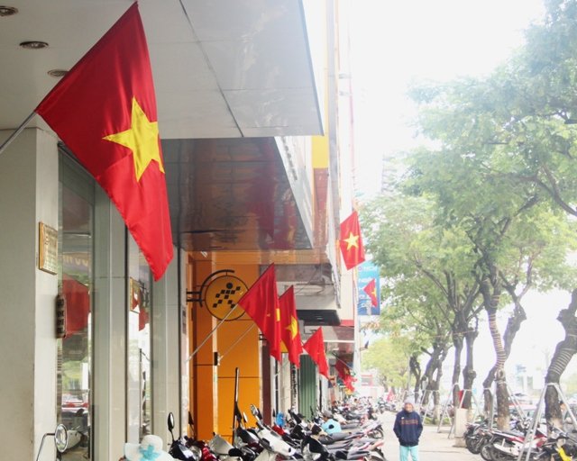 Triển khai tuyến phố mẫu treo cờ Tổ quốc theo quy định mới
