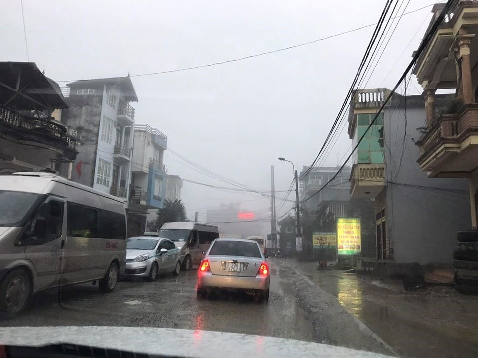 Sa Pa chìm trong biển người, 3 tiếng di chuyển được 30km