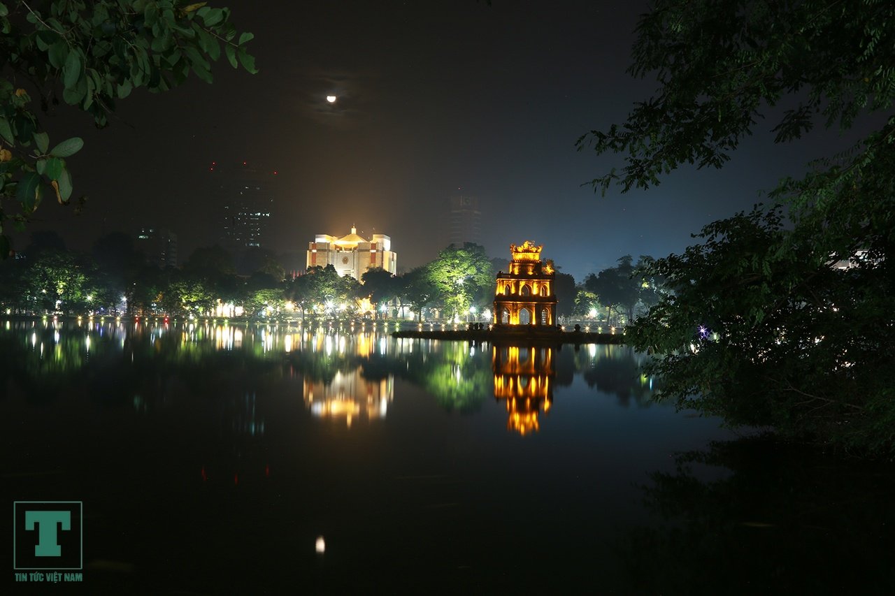 tp-ha-noi-ruc-ro-anh-den-chuan-bi-chao-don-nam-moi-2018