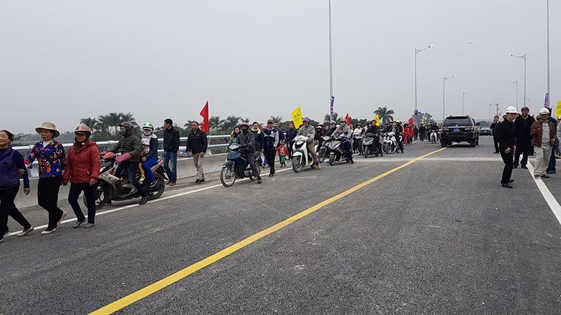 Người Hải Phòng đón năm mới trên 2 cây cầu mới