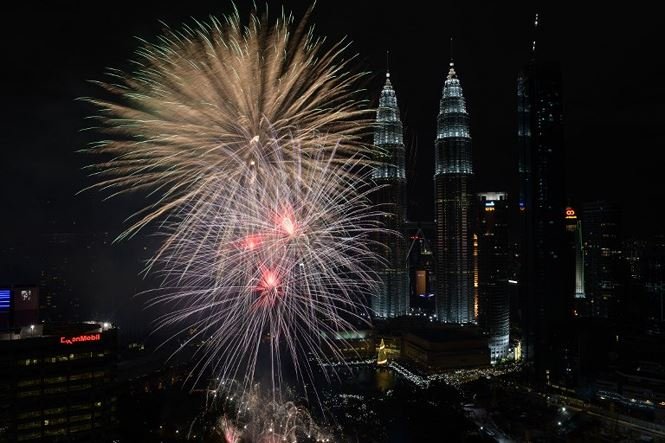 Mãn nhãn với 'đại tiệc' pháo hoa toàn cầu mừng năm mới 2018