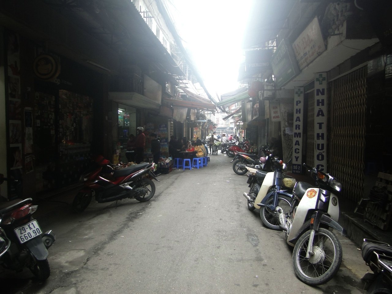 tan-huong-khong-gian-yen-tinh-hiem-hoi-giua-thu-do-ngay-dau-nam-moi