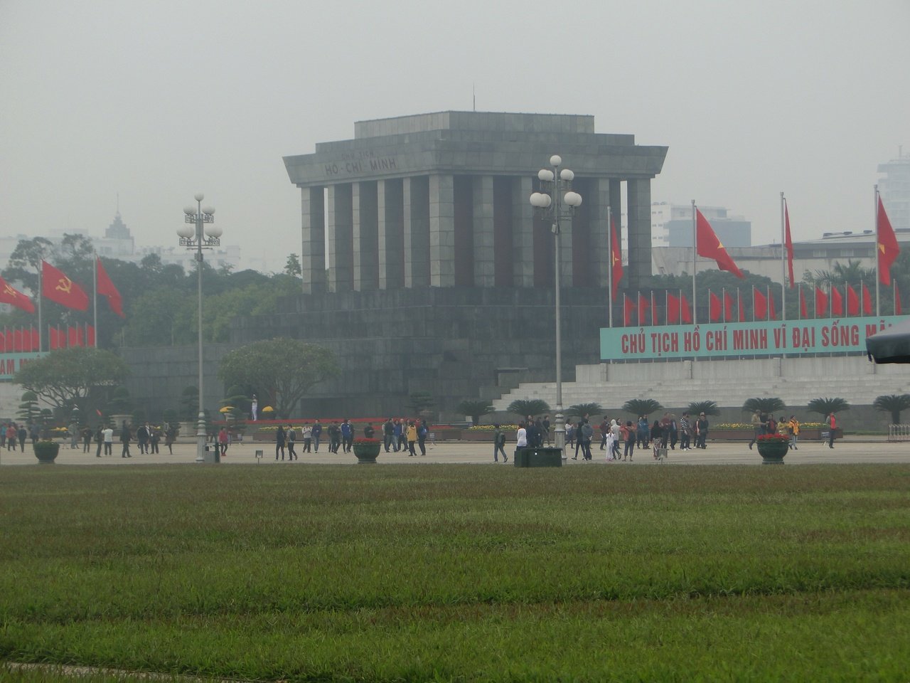 tan-huong-khong-gian-yen-tinh-hiem-hoi-giua-thu-do-ngay-dau-nam-moi