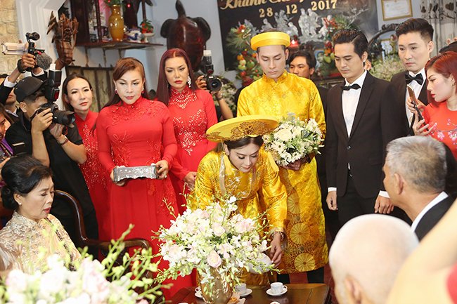 duong-tinh-my-nhan-chuyen-gioi-nguoi-4-doi-chong-ke-hanh-phuc-ben-phi-cong-tre