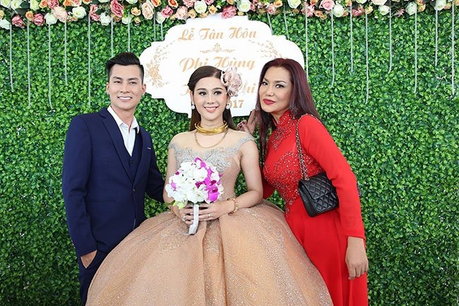 duong-tinh-my-nhan-chuyen-gioi-nguoi-4-doi-chong-ke-hanh-phuc-ben-phi-cong-tre
