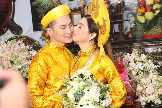 duong-tinh-my-nhan-chuyen-gioi-nguoi-4-doi-chong-ke-hanh-phuc-ben-phi-cong-tre
