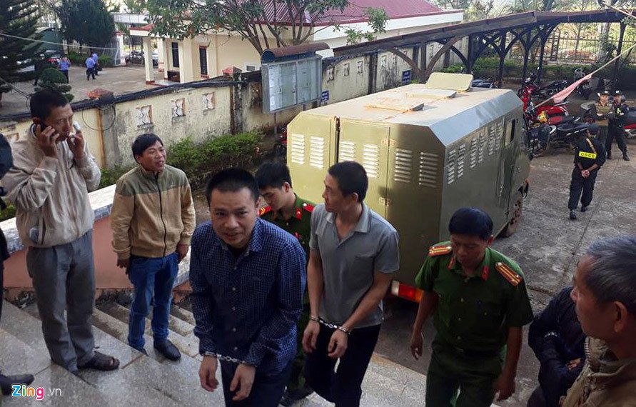 Người dân chen chúc trong phiên xử nổ súng tại Đắk Nông
