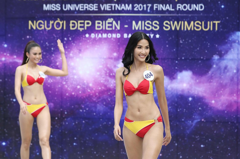 Thí sinh Hoa hậu Hoàn vũ VN trình diễn bikini nóng bỏng