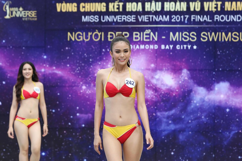 Thí sinh Hoa hậu Hoàn vũ VN trình diễn bikini nóng bỏng
