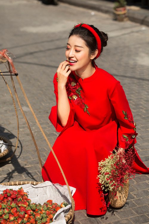 huyen-my-lan-san-thiet-ke-thoi-trang-trinh-lang-bo-suu-tap-ao-dai-cach-tan