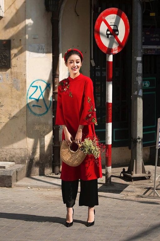 huyen-my-lan-san-thiet-ke-thoi-trang-trinh-lang-bo-suu-tap-ao-dai-cach-tan