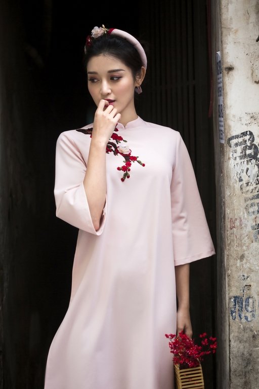 huyen-my-lan-san-thiet-ke-thoi-trang-trinh-lang-bo-suu-tap-ao-dai-cach-tan